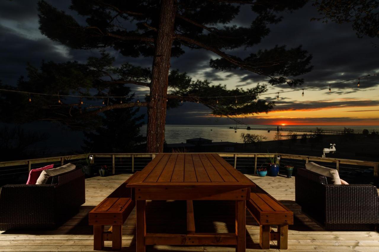 غراند هيفن Looking Glass Beachfront Inn المظهر الخارجي الصورة