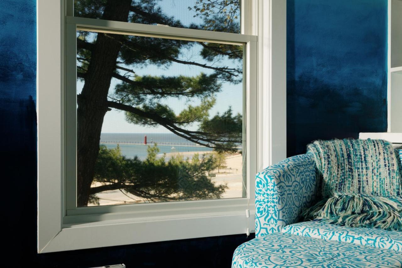 غراند هيفن Looking Glass Beachfront Inn المظهر الخارجي الصورة