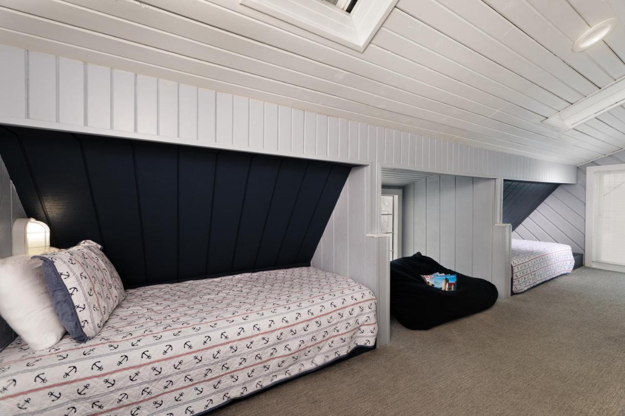 غراند هيفن Looking Glass Beachfront Inn المظهر الخارجي الصورة